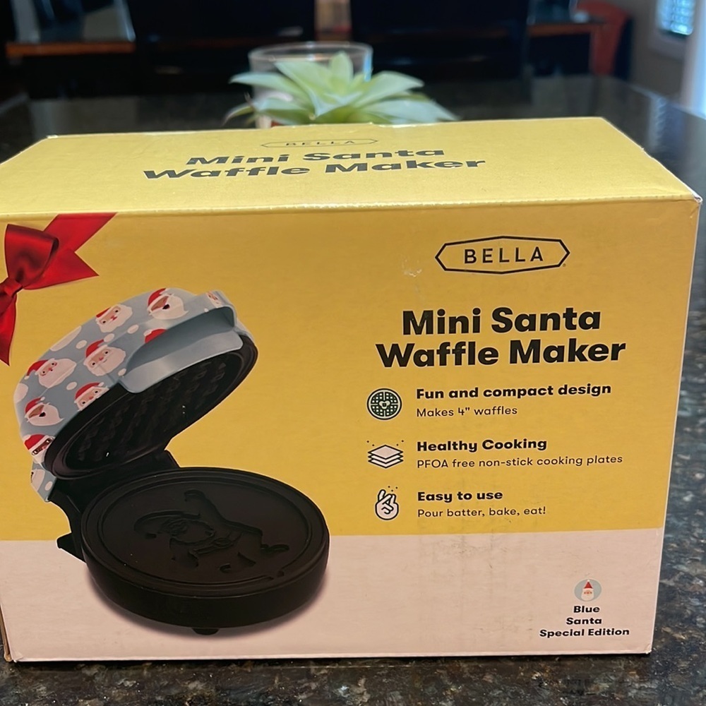 NIB Bella Mini Santa Waffle Maker - Picture 2 of 6